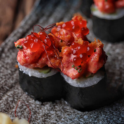 Креветка, динамайт и икра из ламинарии в Zuka по цене 1200 ₽