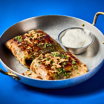 Блинчики с мясом, копченая сметана в Mates pizzabar по цене 850 ₽