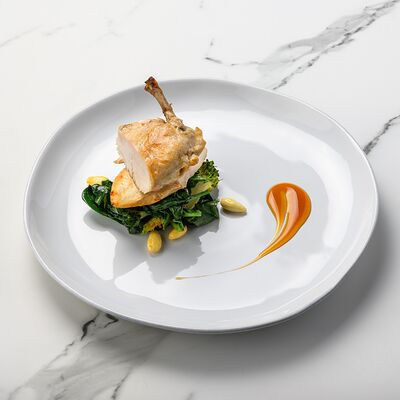 Куриная грудка со шпинатом, брокколи и жареным миндалем в Bruni Prosecco Bar по цене 990 ₽