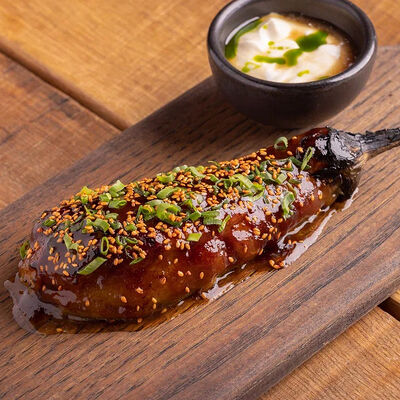 Запеченный баклажан Горыныч с юдзу-сметаной в Горыныч по цене 830 ₽