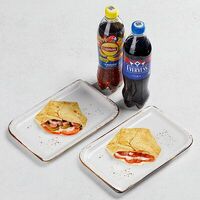 Два врапа и два напитка в ПиццаФабрика