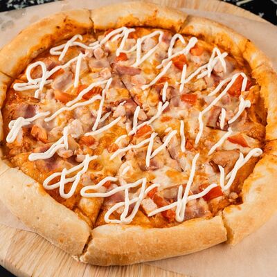 Пицца Цыпленок с чесноком в РАХАТ по цене 770 ₽