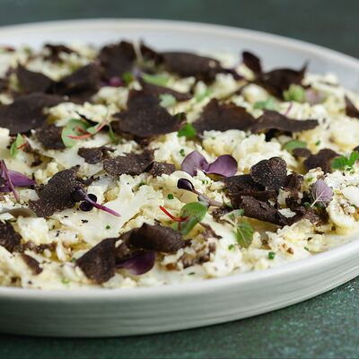 Карпаччо из цветной капусты с трюфельной заправкой в Butler по цене 2100 ₽