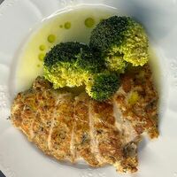 Стейк из куриной грудки с брокколи в Entree