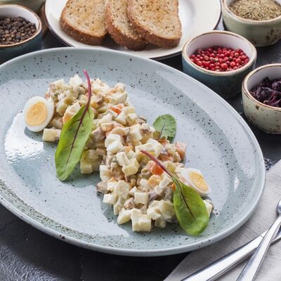 Оливье с копчёным цыплёнком ланч в Кукумбер по цене 230