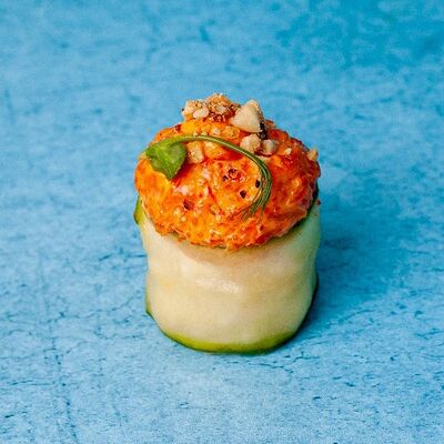 Спайси-суши в огурце в Sushi Guru по цене 179 ₽