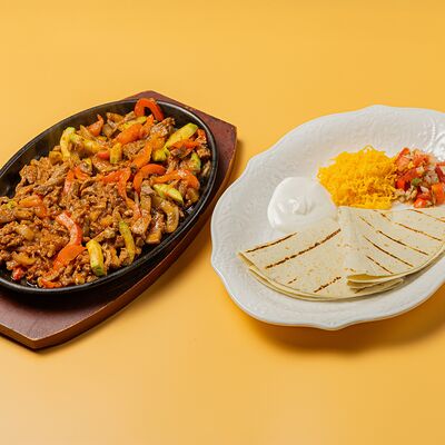 Фахитас с телятиной в Cuba Libre по цене 1390 ₽