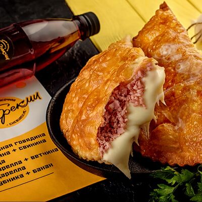 Чебурек с ветчиной и сыром в Чебурекми по цене 360 ₽