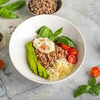 Гречневая каша с яйцом пашот, авокадо, томатами черри и сыром пармезан в Topfoodcafe