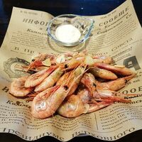 Креветки пивные, жаренные с чесноком в Баерн паб