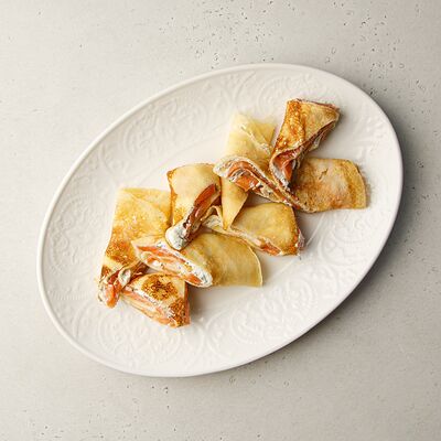 Блины со сливочным сыром и лососем в Философия по цене 1155 ₽