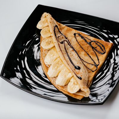 Блин с шоколадным топпингом и бананом в Блинная забава по цене 270 ₽