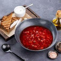 Борщ с телятиной в Encore Cafe