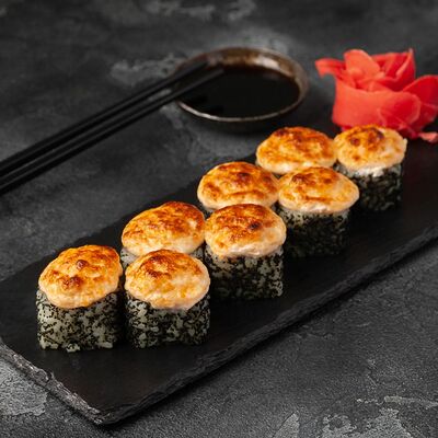 Запечённый ролл креветка в SushiHit по цене 360 ₽