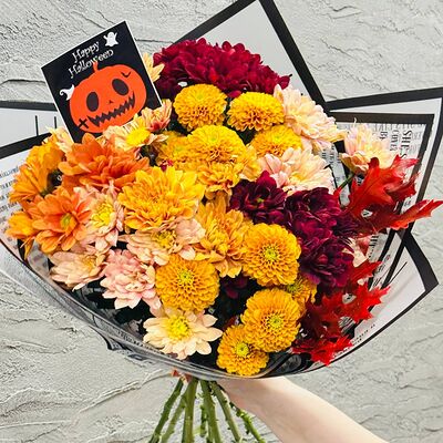 Букет цветов разноцветных хризантем на Хеллоуин Halloween в Дарите красиво по цене 4390 ₽