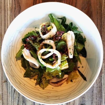 Салат с кальмаром и битыми огурцами в Июль по цене 700 ₽