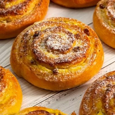 Булочка с творогом в DM Cafe по цене 111 ₽