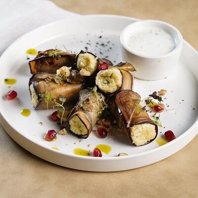 Рулетики из баклажана с грецким орехом в Компот по цене 540 ₽