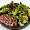 Стейк из тунца в кунжутной панировке с салатом в Zushi по цене 940