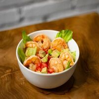 Салат из авокадо с креветками в No Bad Days