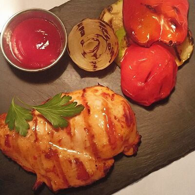 Стейк из курицы с овощами грильв Old Town PubСтарый городской Паб по цене 600 ₽