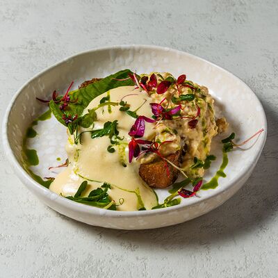 Скрембл на булочке бриошь с трюфелем и авокадо в Bocconcino по цене 790 ₽