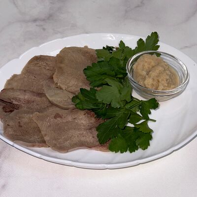 Язык говяжий с хреномв Сказка lounge по цене 700 ₽