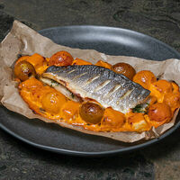 Сибас, запеченный с томатами и греческой фетой в Sigma