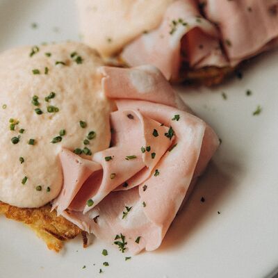 Драник, яйцо-пашот, мусс из пармезана с мортаделлой в Sava по цене 720 ₽