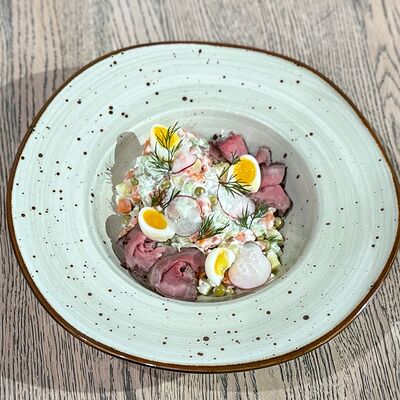 Оливье с ростбифом в Сквер по цене 550 ₽