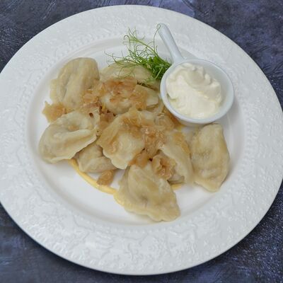 Вареники с картофелем и сметаной в Сударь по цене 210 ₽