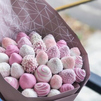 Клубничный букет Моника в О!Пушка по цене 3800 ₽