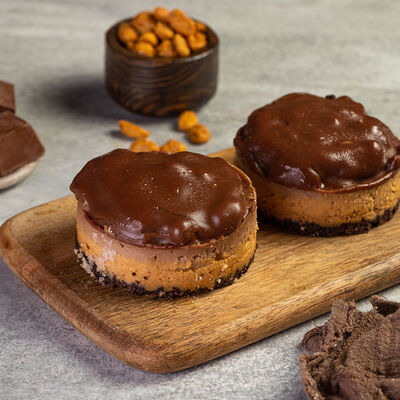 Чизкейк Сникерс в Чайка по цене 410 ₽