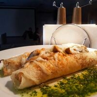 Блинчики филадельфия с курицей в Кафе Чашки