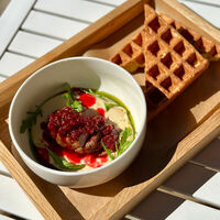 Утиная грудка с пюре из сельдерея и брусничным соусом в Banoffi (Bormio)