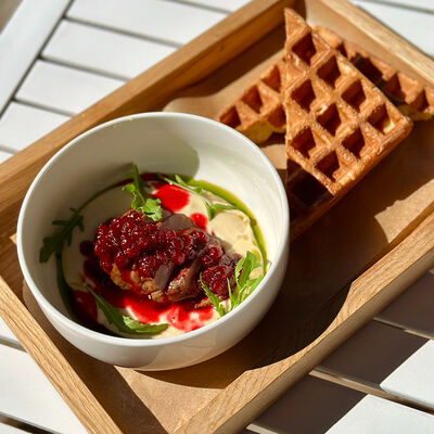 Утиная грудка с пюре из сельдерея и брусничным соусом в Banoffi (Bormio) по цене 870 ₽