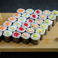 Сет классических роллов №1 в Yellowfin Sushi