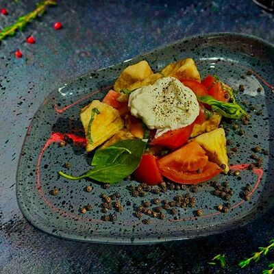 Салат из хрустящих баклажанов в Мякоть по цене 630 ₽