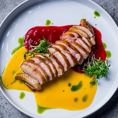 Утиное филе с соусами Пряная клубника и Манго-маракуйя в Edateca Едатека по цене 790 ₽