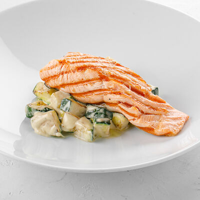 Стейк из форели с соте из цукини в Волга-Волга по цене 1690 ₽