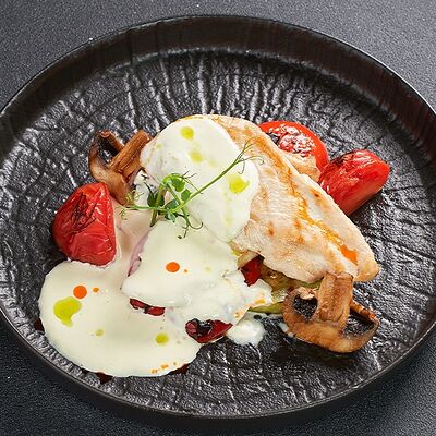 Филе куриной грудки с овощами в Lafa Lounge по цене 680 ₽