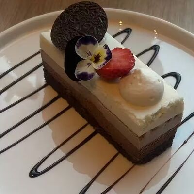 Десерт Три шоколада в Bella Strada по цене 590 ₽