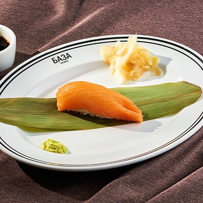 Суши с лососем в База по цене 380 ₽