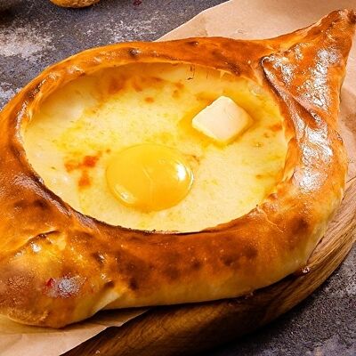 Хачапури по-аджарски в Сулугуни по цене 563 ₽