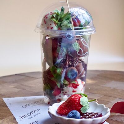 Клубника в шоколаде (стакан) в Chocoton по цене 2590 ₽