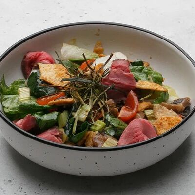 Салат с ростбифомв Амстердам по цене 555 ₽