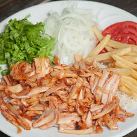 Донер куриный в тарелке в Hot Chicken