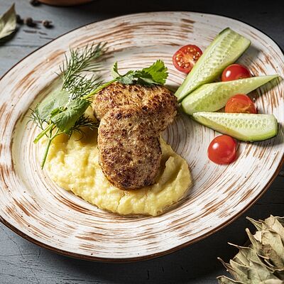 Куриные котлеты с картофельным пюре в PRO.Хинкали by Novikov по цене 430 ₽