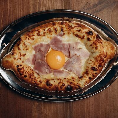 Хачапури по-аджарски с ветчиной в The Кухня по цене 570 ₽