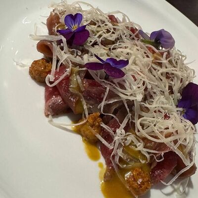 Мраморная говядина с томатным кремом в Перцы по цене 755 ₽